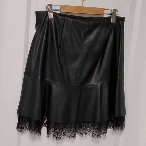 BEBE Faux Leather skirt w lace - Size M - Picture 3 of 6